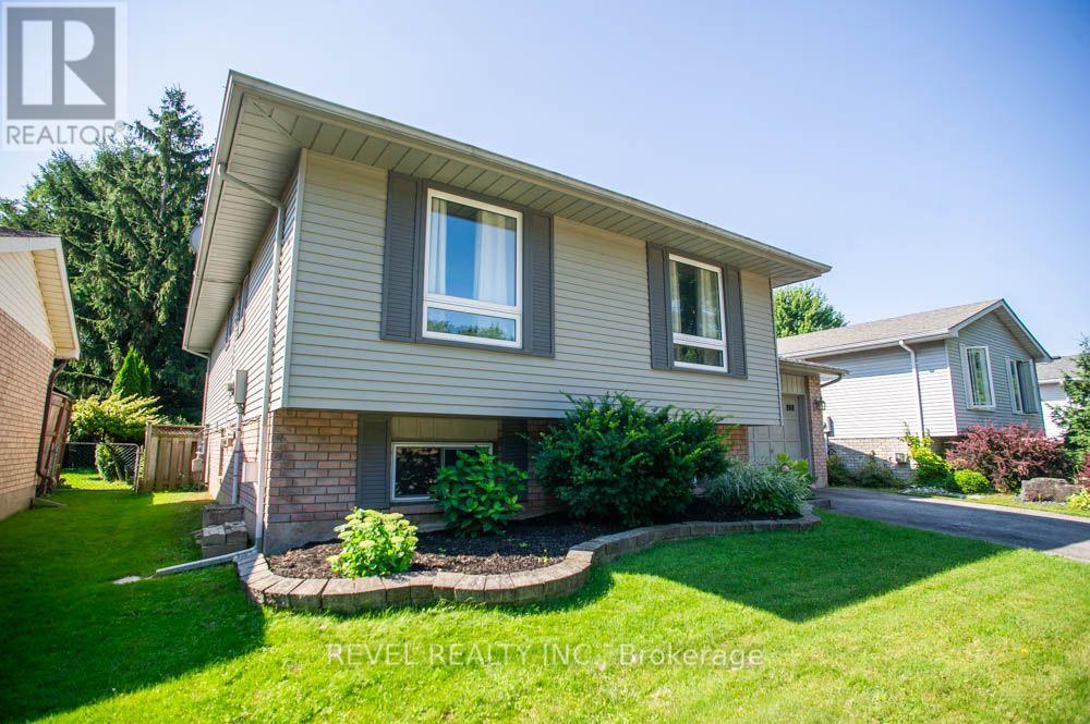 27 MYRTLEVILLE DRIVE
