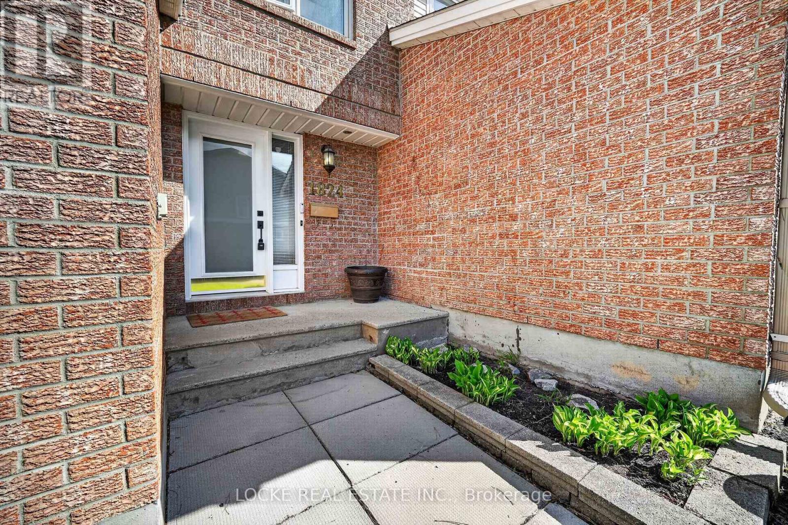 1824 SUMMERFIELDS CRESCENT