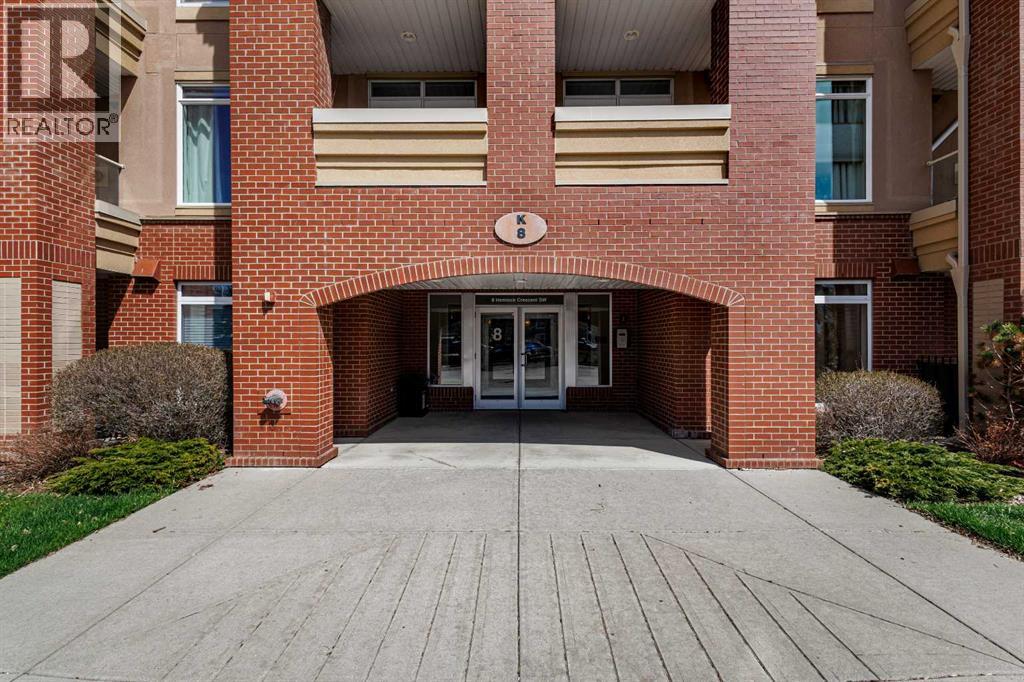 304, 8 Hemlock Crescent SW