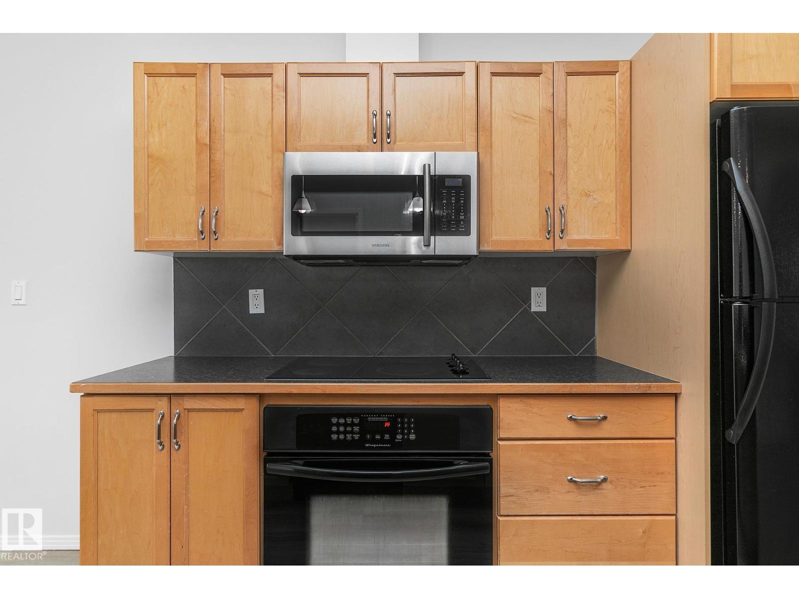 #352 4827 104A ST NW