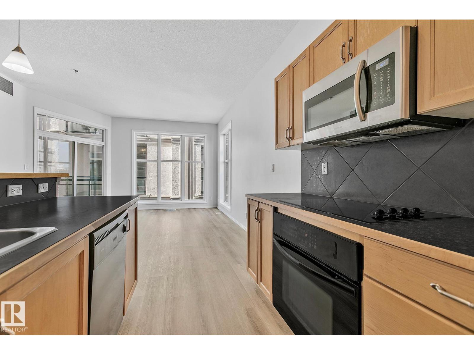 #352 4827 104A ST NW