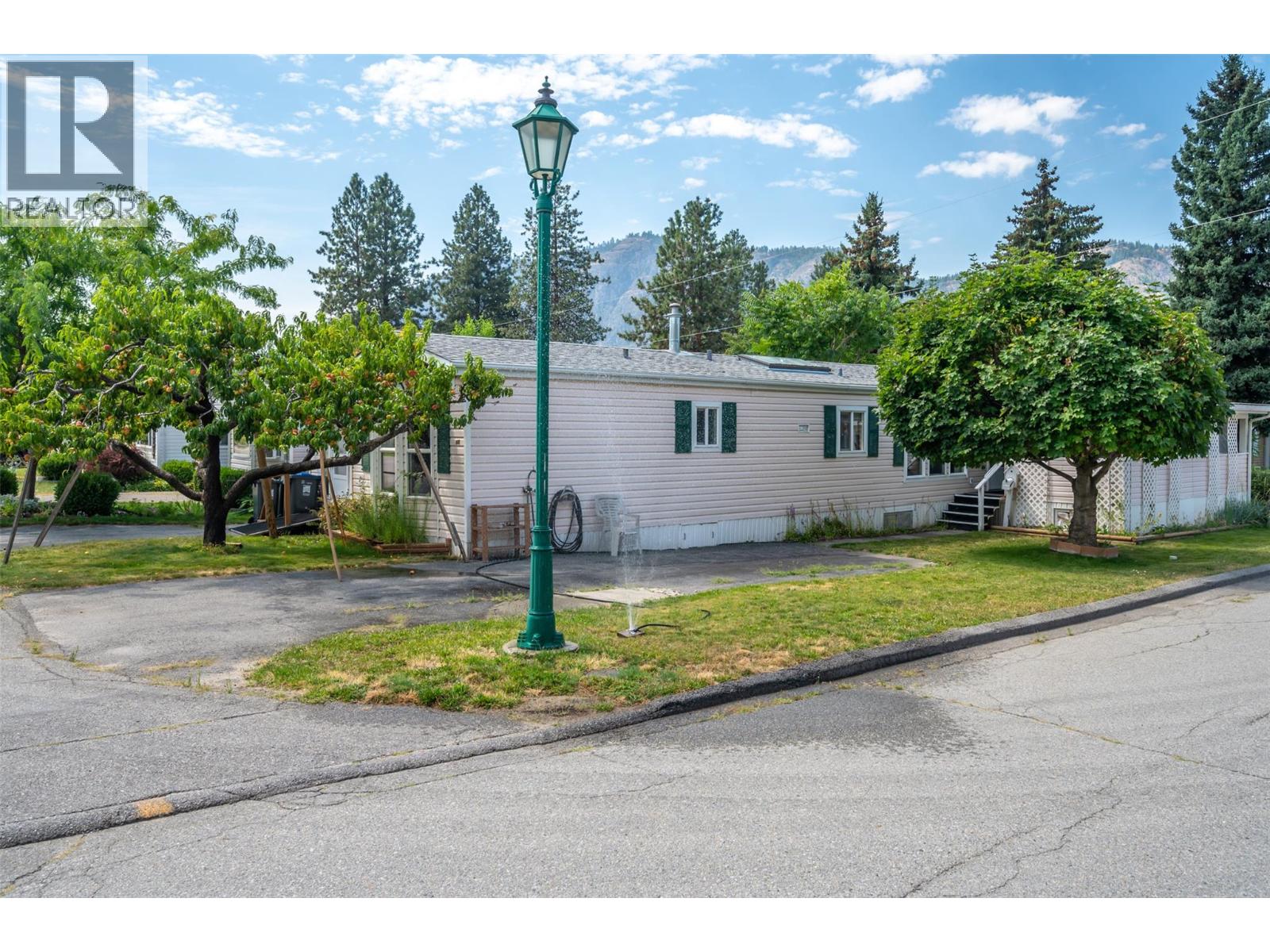 4505 MCLEAN CREEK Road Unit# F22