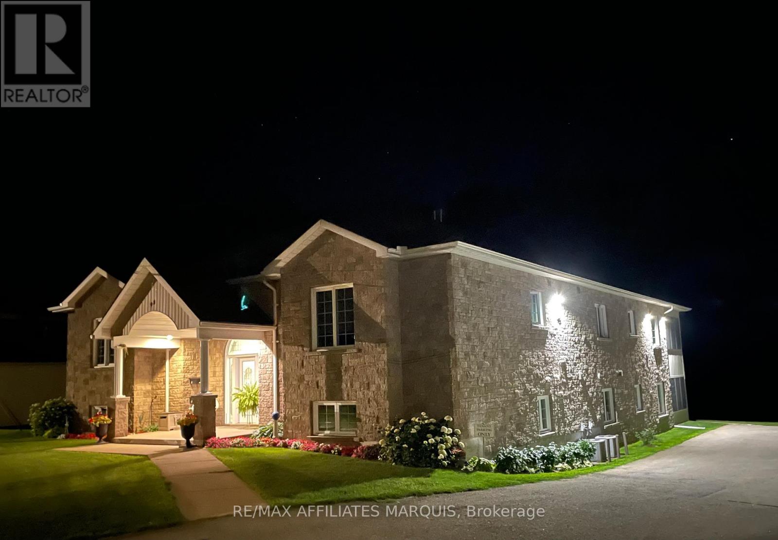 UNIT 4 - 98 QUEEN STREET