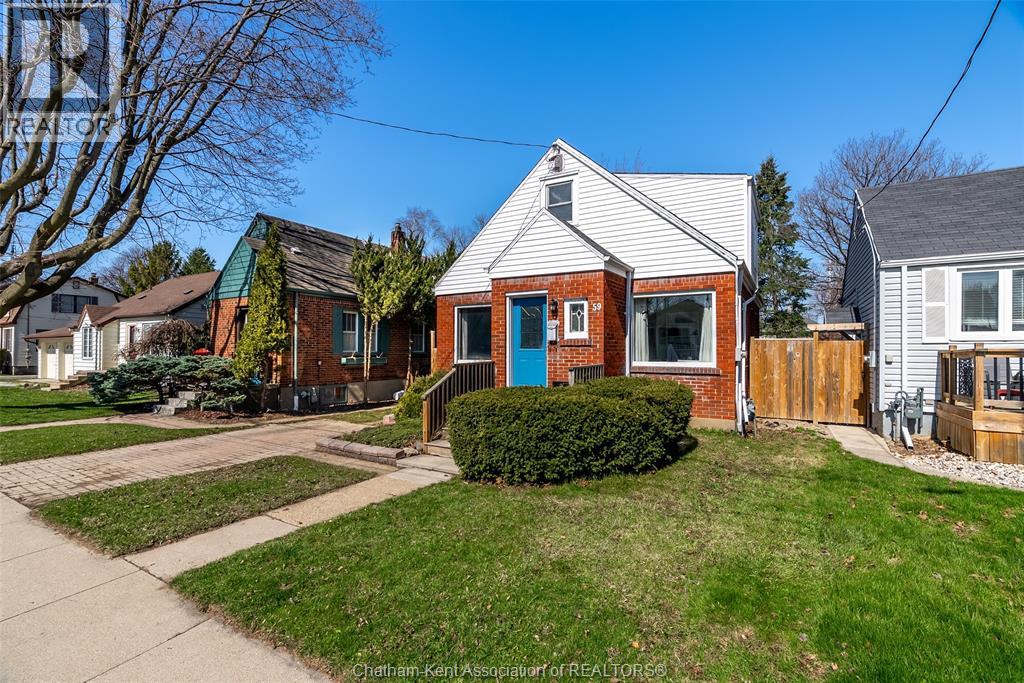 Photo 1 of 36 — 59 Prince Arthur AVENUE, Chatham, ON N7M1X5