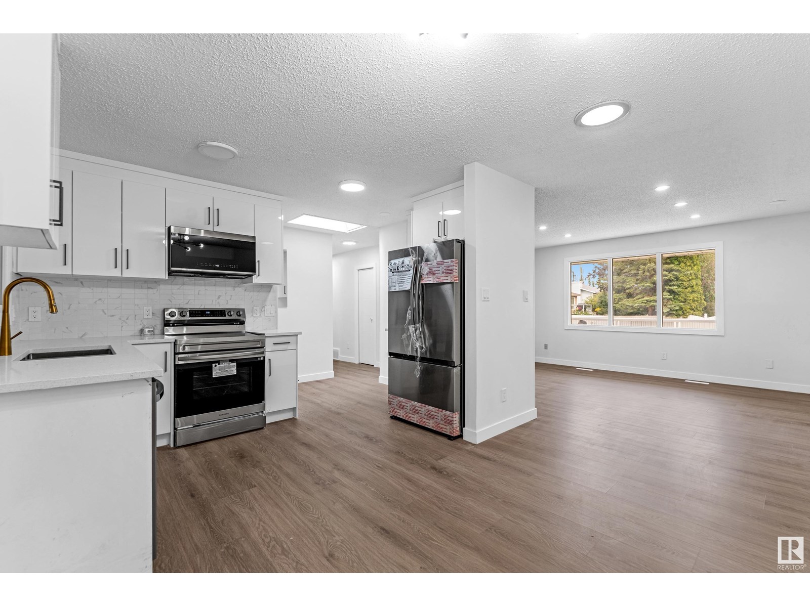 2012 52 ST NW