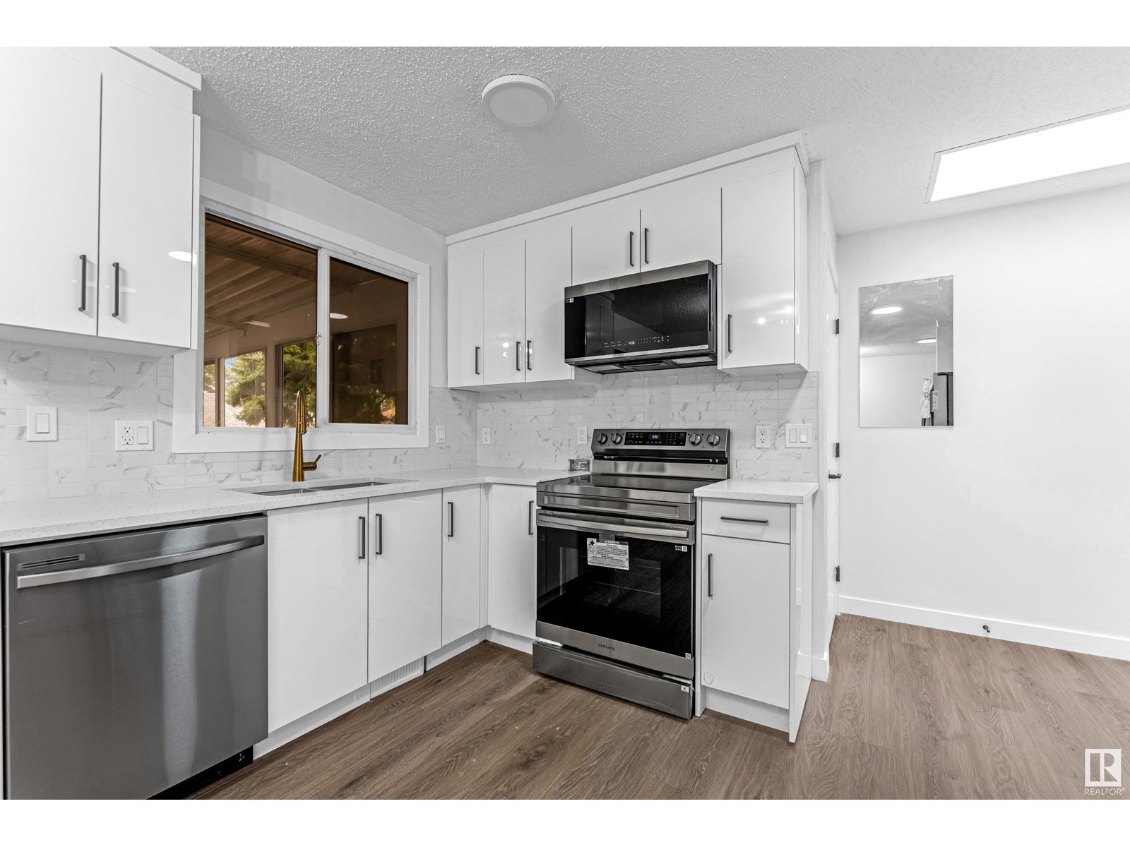 2012 52 ST NW