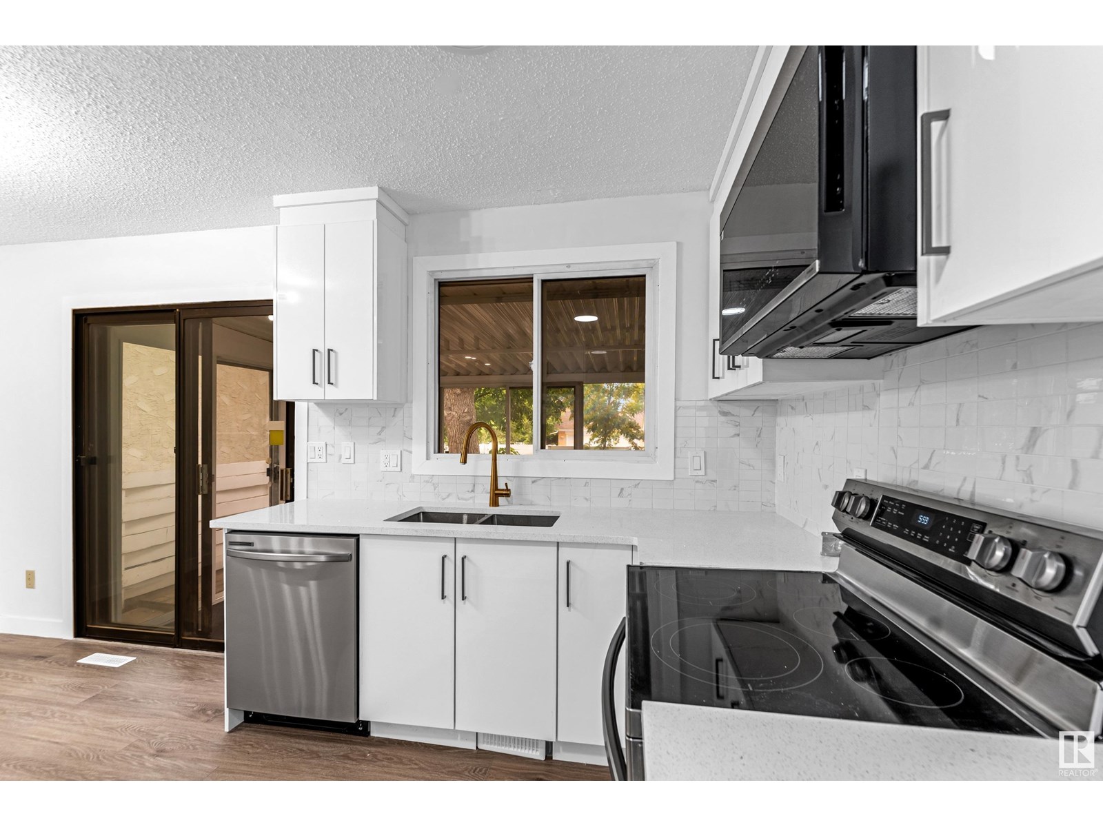 2012 52 ST NW