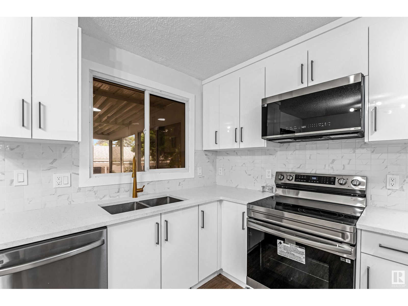 2012 52 ST NW