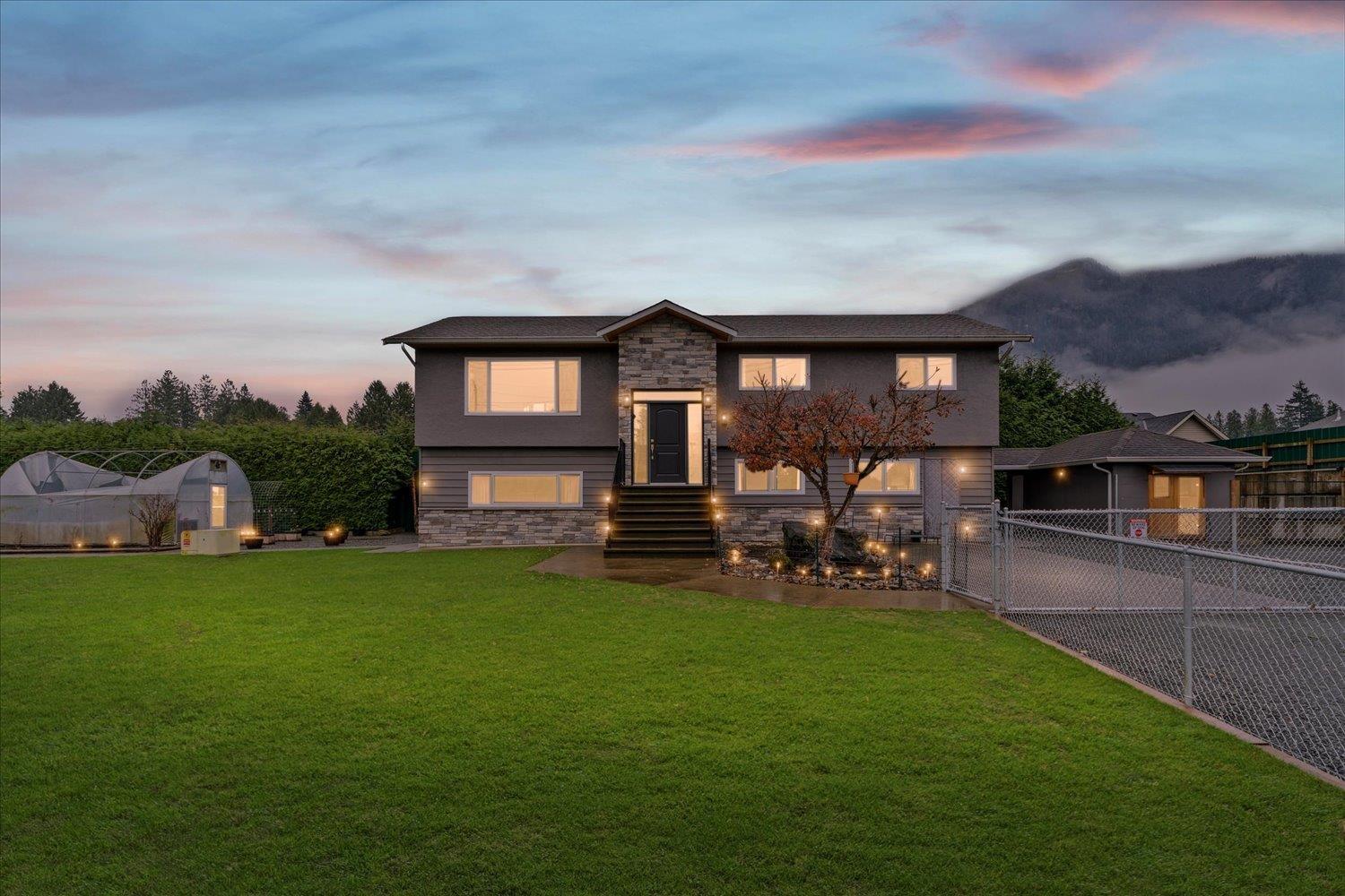 52464 YALE ROAD|East Chilliwack