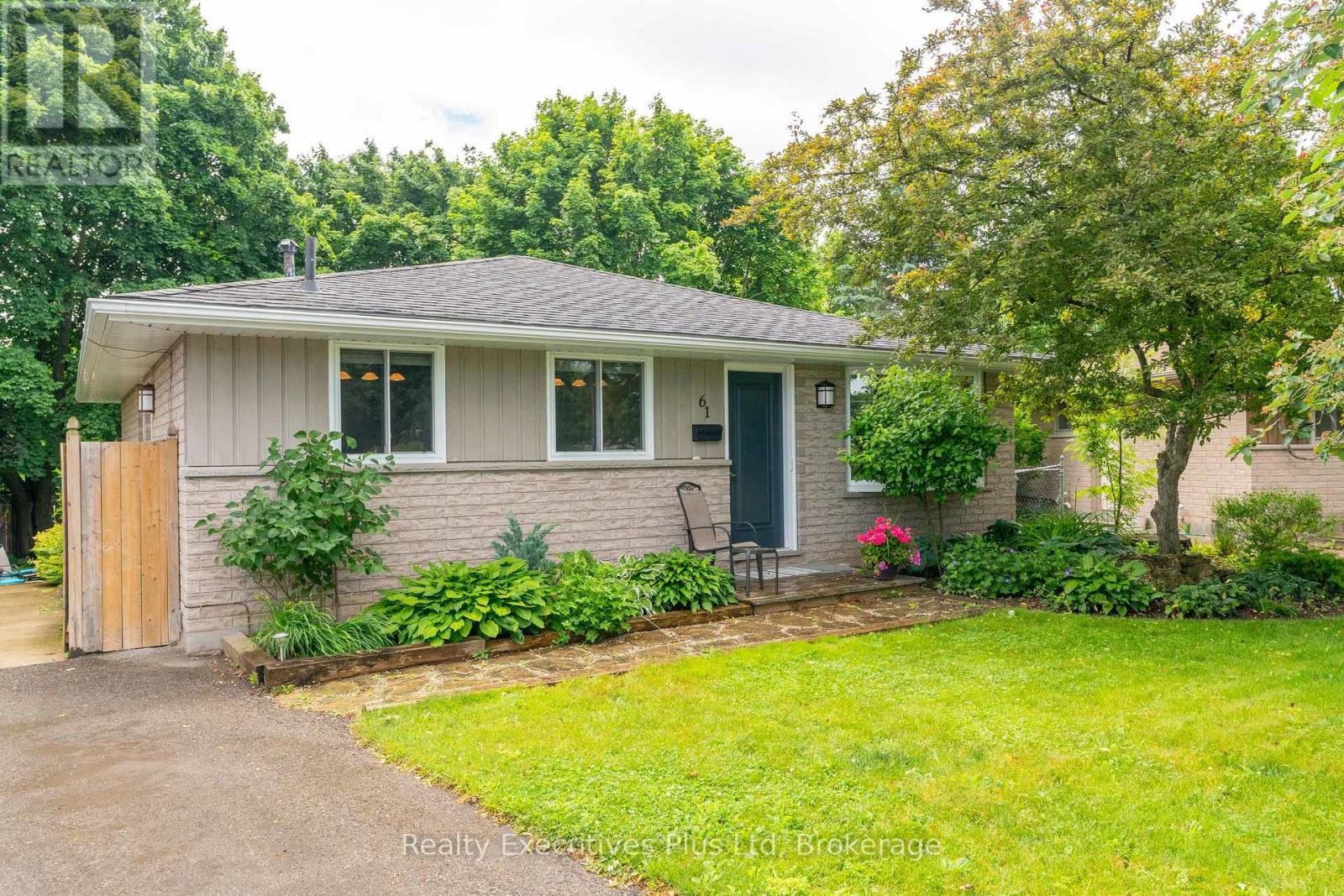 61 MCILWRAITH CRESCENT