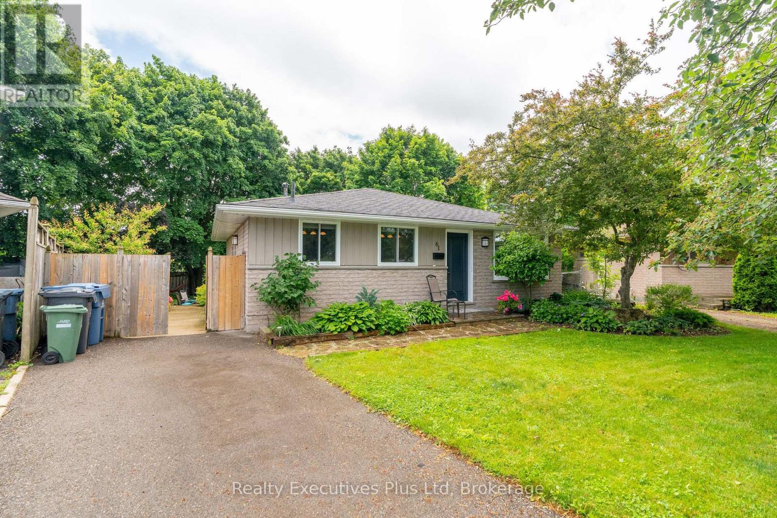 61 MCILWRAITH CRESCENT