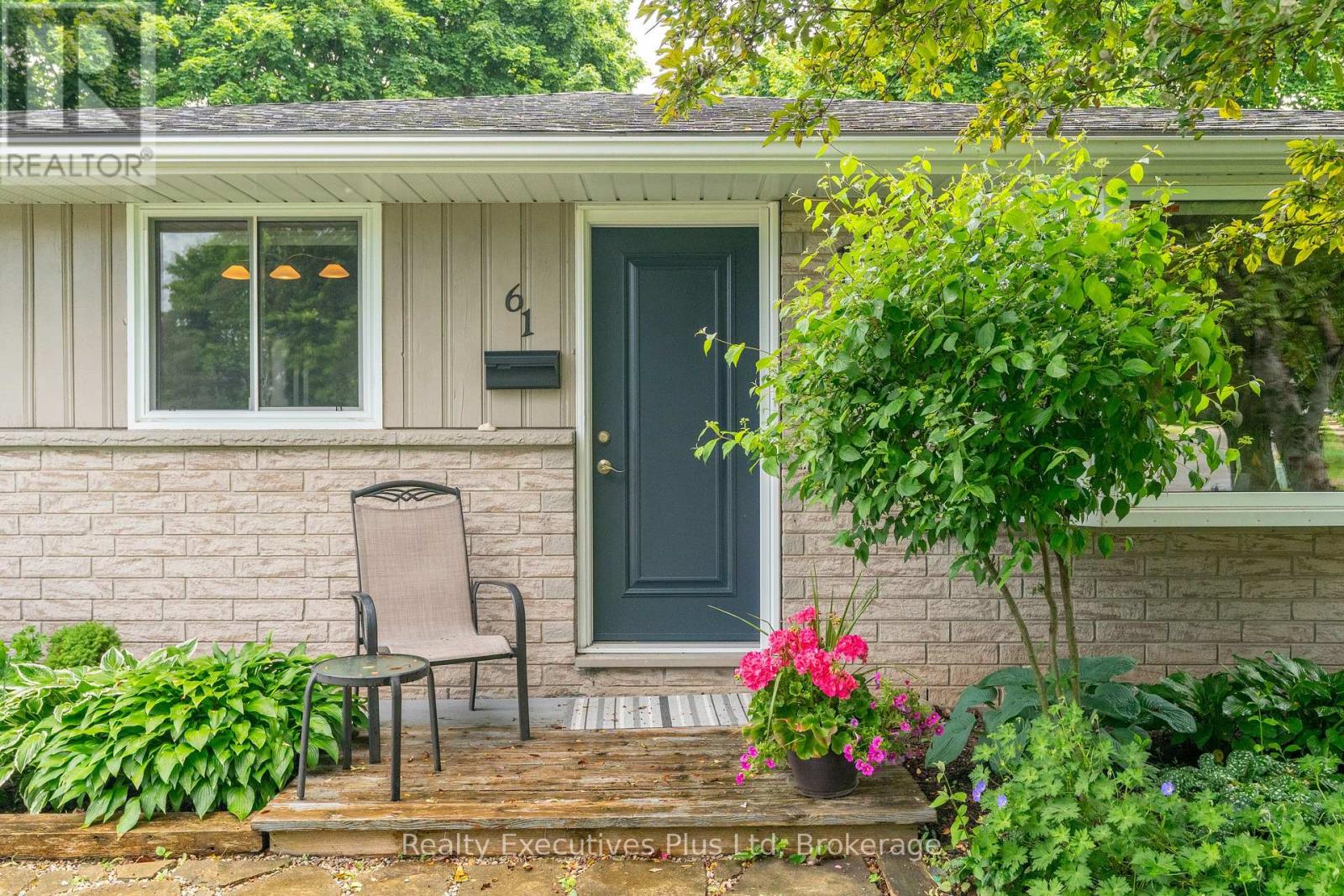 61 MCILWRAITH CRESCENT