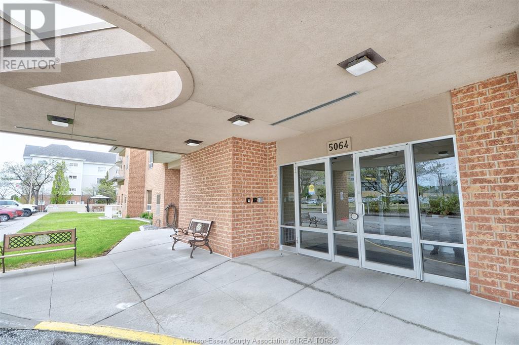 5064 WYANDOTTE STREET East Unit# 605