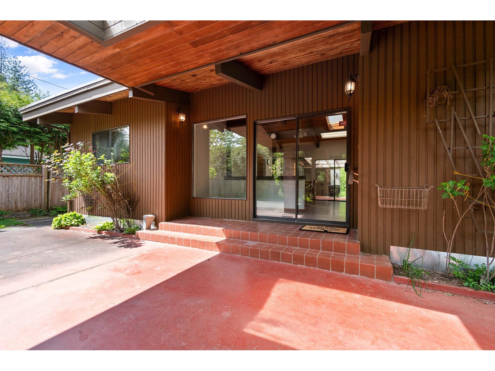 960 HOT SPRINGS ROAD|Harrison Hot Springs