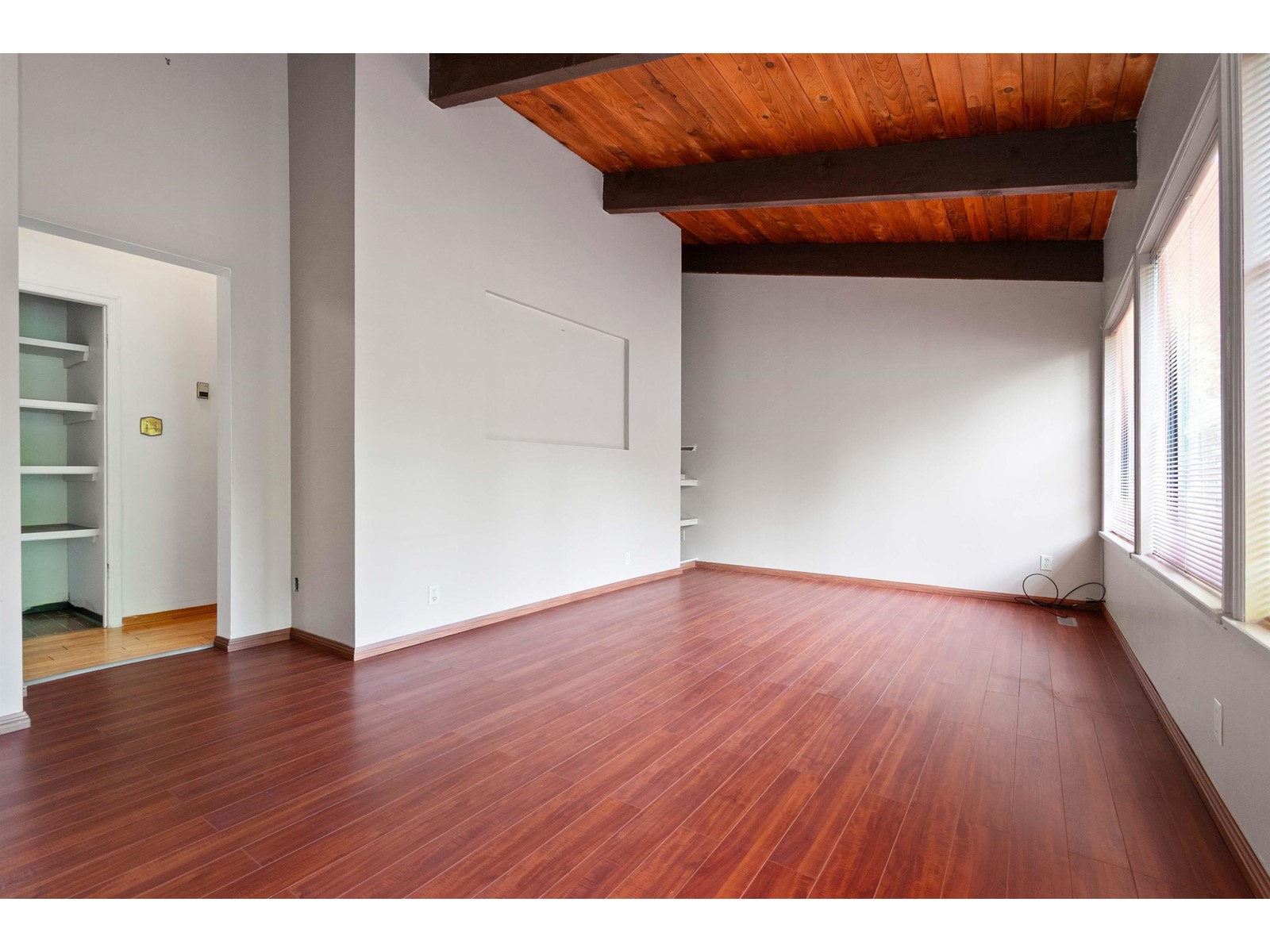 960 HOT SPRINGS ROAD|Harrison Hot Springs