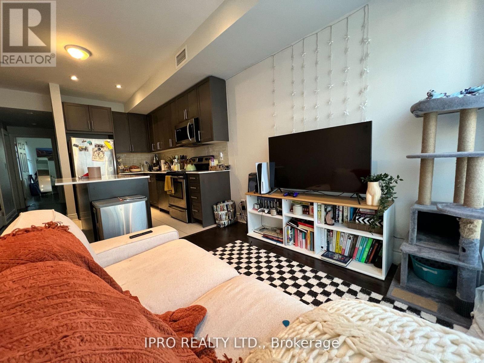 209 - 639 LAWRENCE AVENUE W
