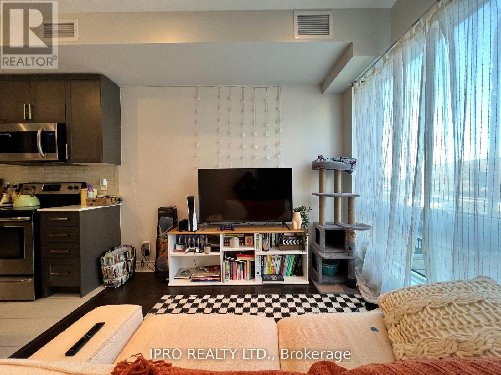 209 - 639 LAWRENCE AVENUE W
