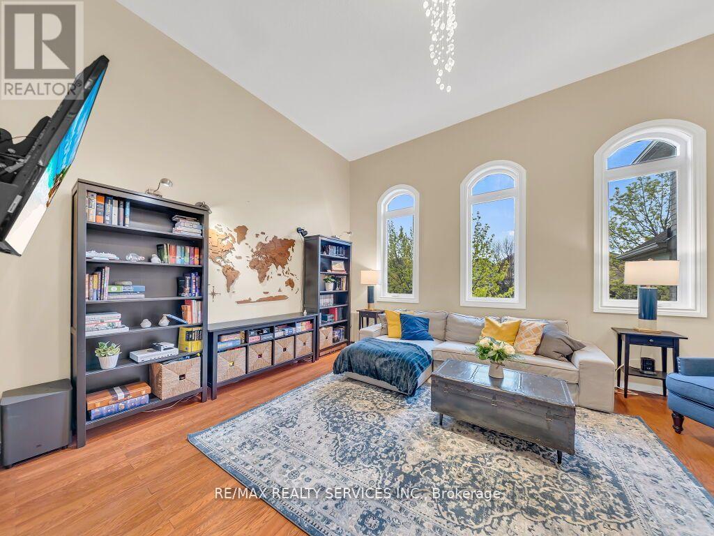 13 MISTYCREEK CRESCENT
