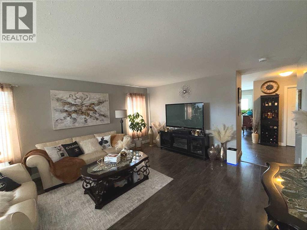 A & B, 12909 Oak Road