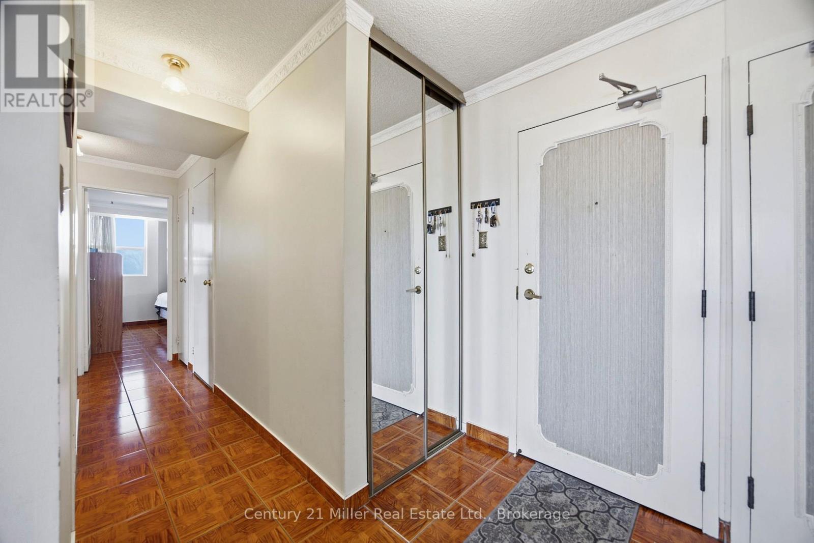 411 - 3845 LAKE SHORE BOULEVARD W