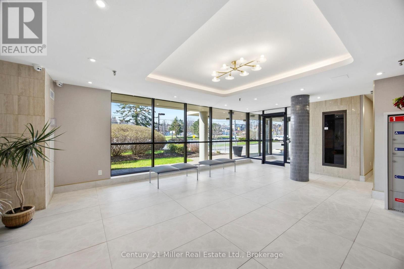 411 - 3845 LAKE SHORE BOULEVARD W