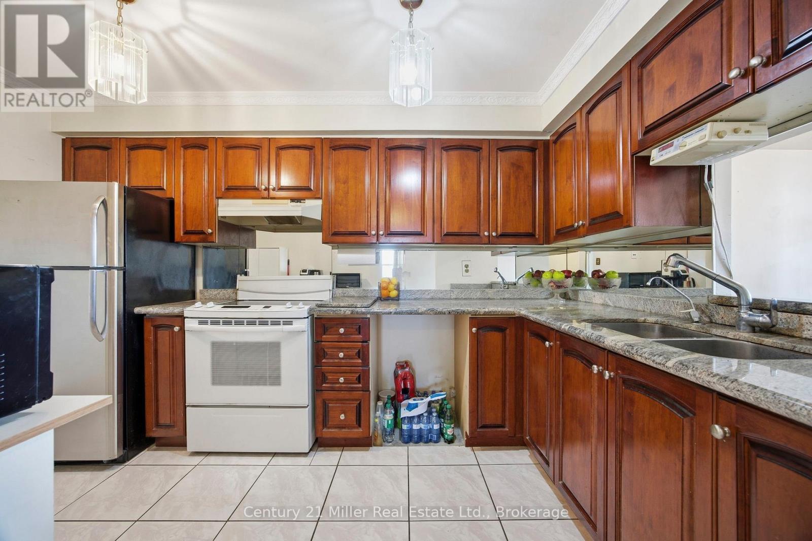 411 - 3845 LAKE SHORE BOULEVARD W