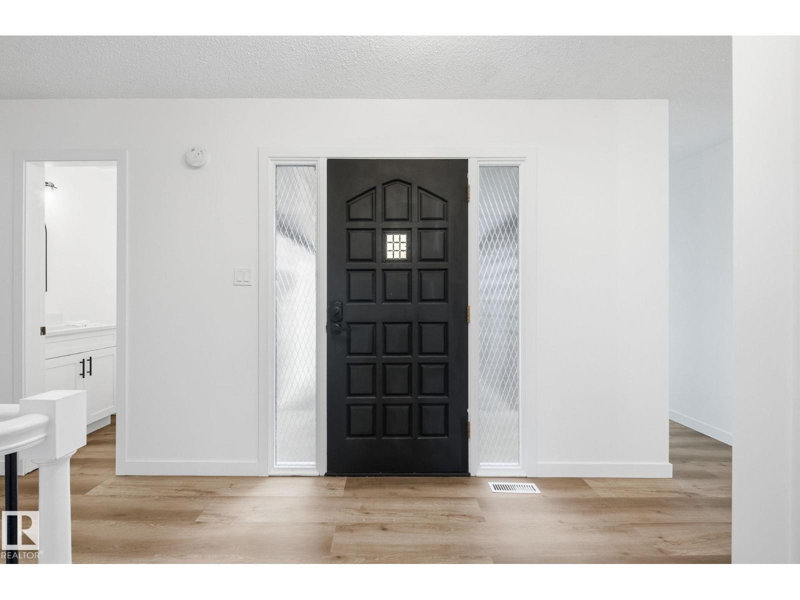2722 104A ST NW