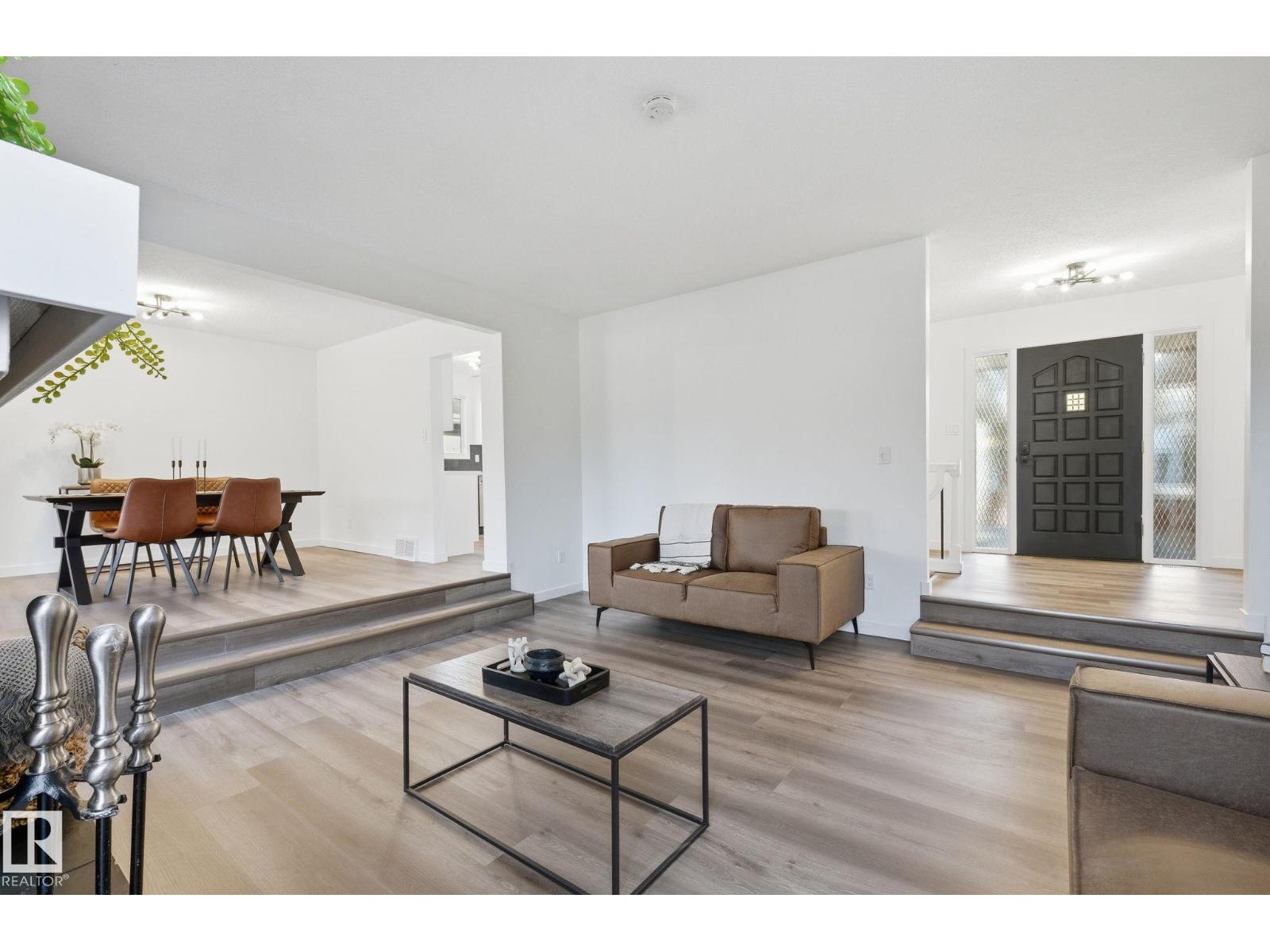 2722 104A ST NW