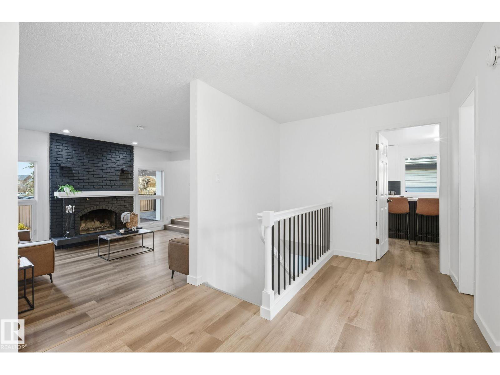 2722 104A ST NW