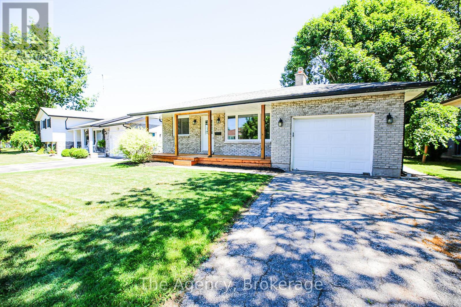32 ROYAL OAK DRIVE