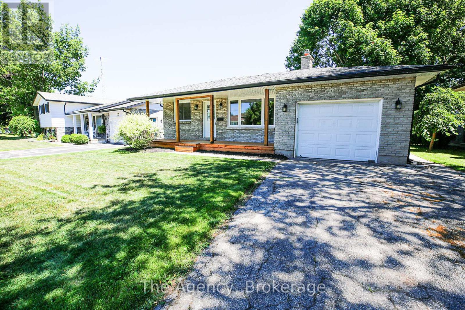 32 ROYAL OAK DRIVE