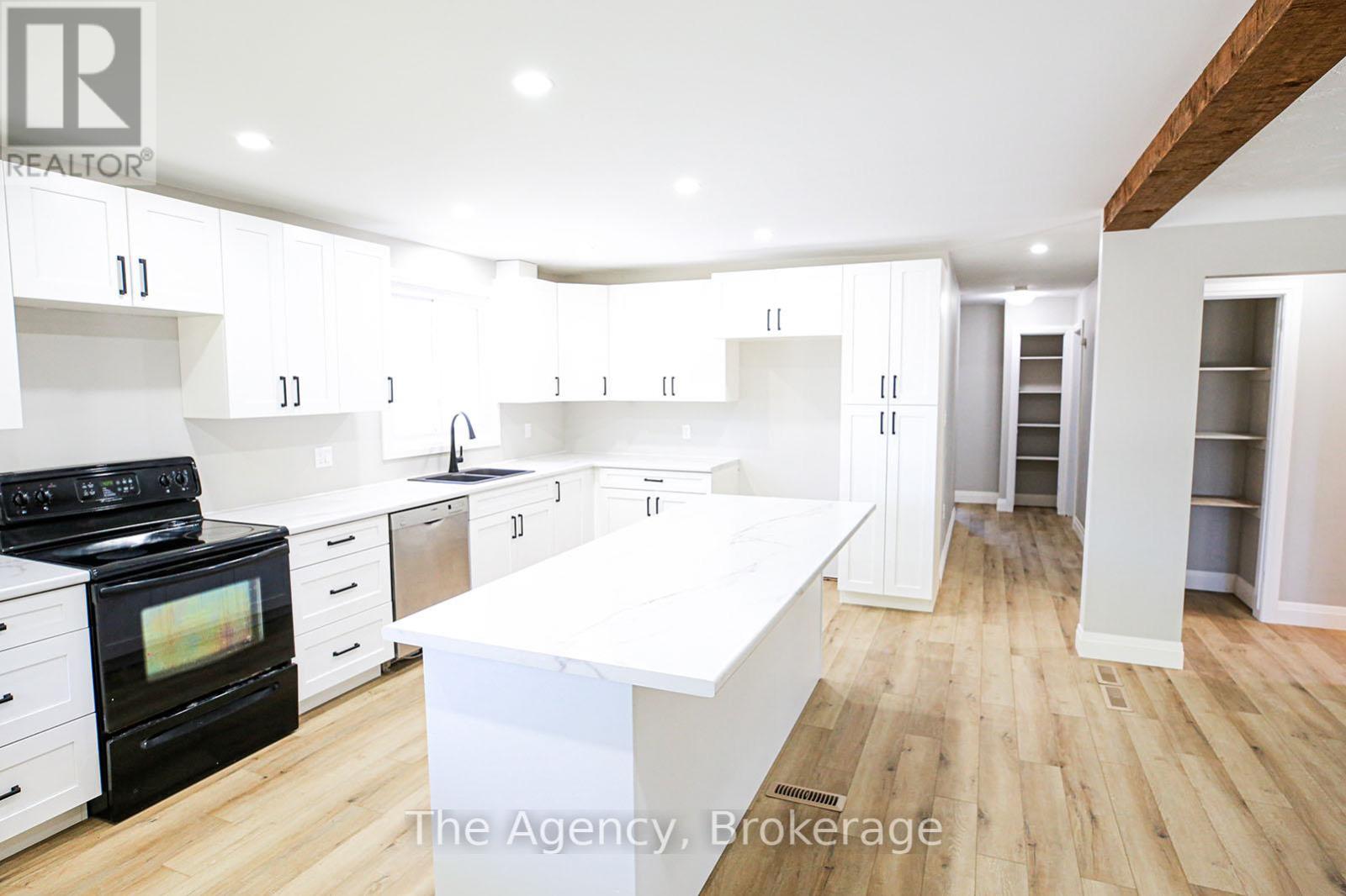 32 ROYAL OAK DRIVE