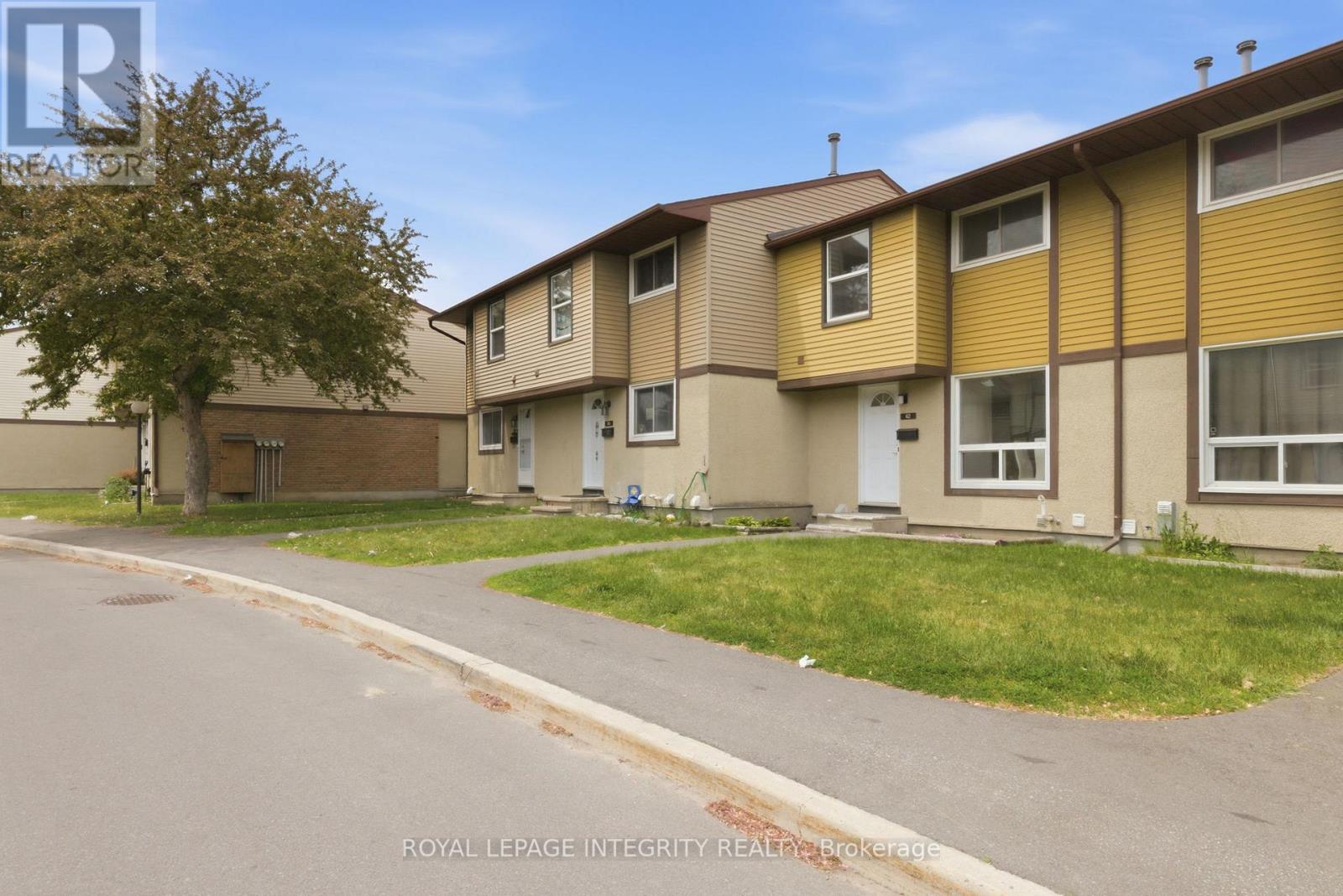 Photo 1 of 37 — 82 - 2570 SOUTHVALE CRESCENT Unit 82, Ottawa, ON K1B5B7