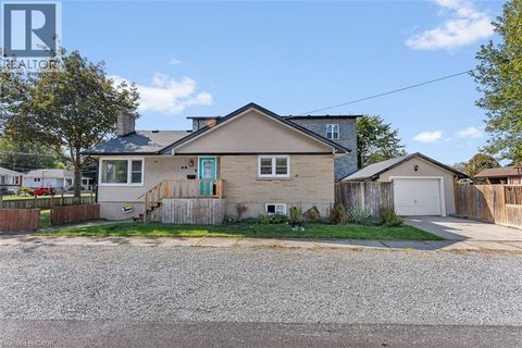 2 HOMEWOOD Avenue Port Colborne ON L3K5L5