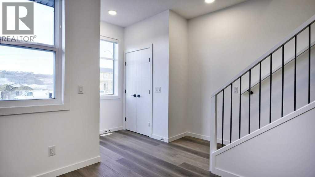 774 Wolf Willow Boulevard SE