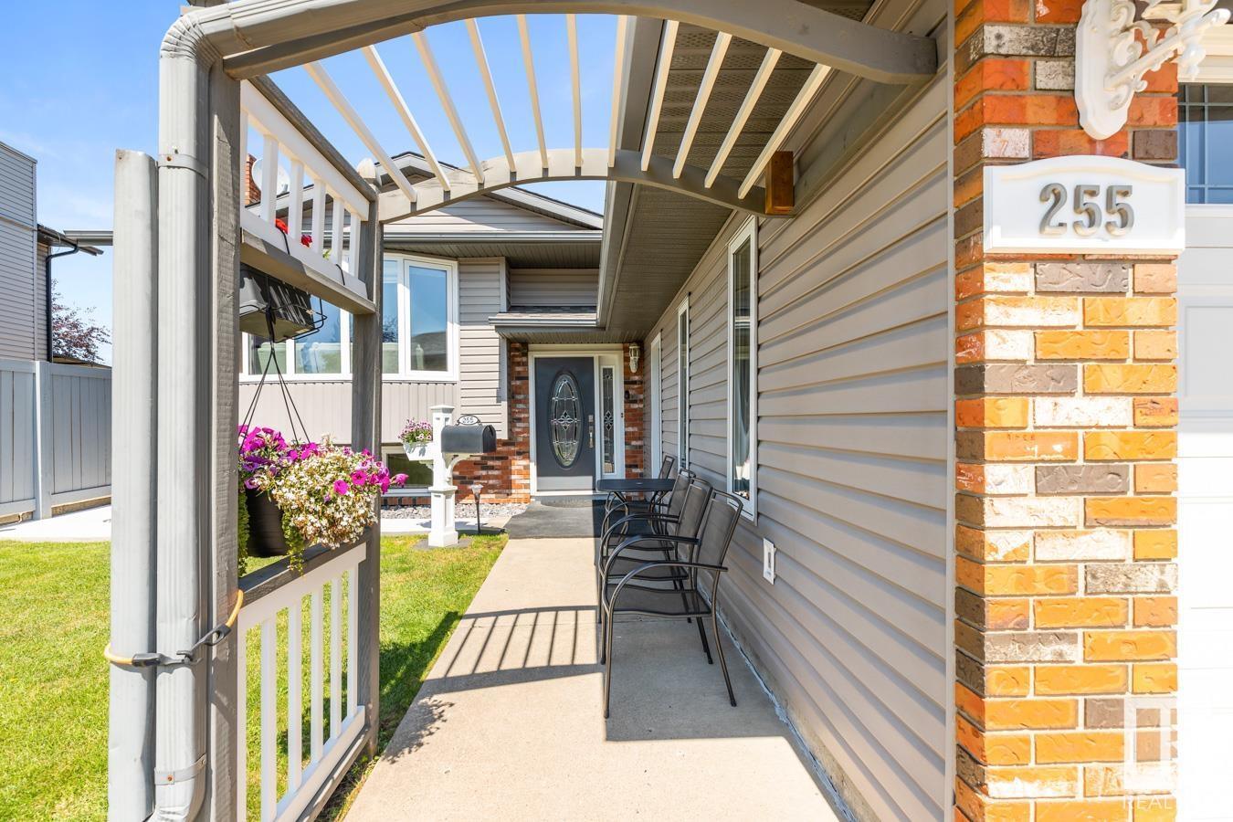 255 HUMBERSTONE RD NW