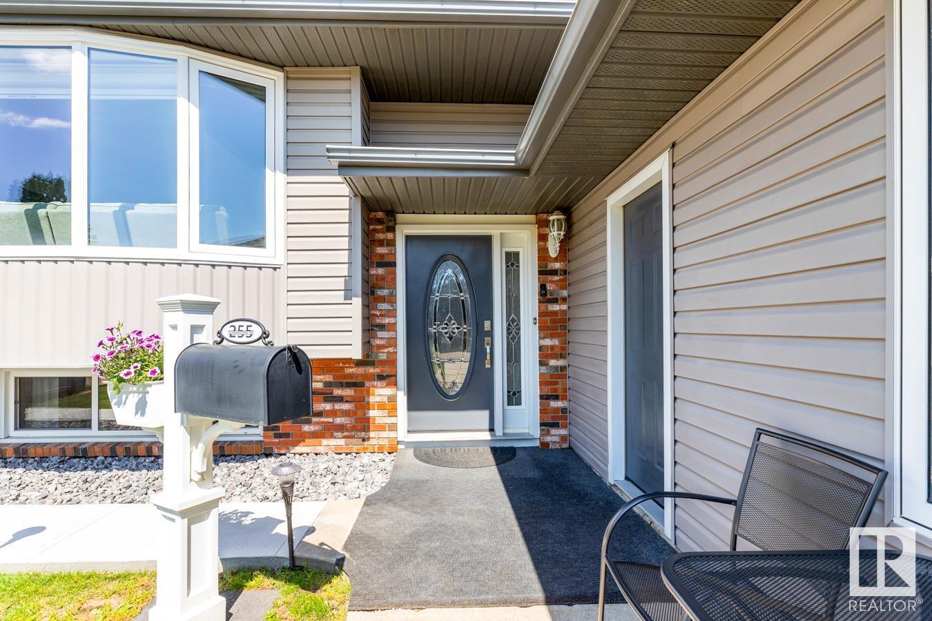 255 HUMBERSTONE RD NW