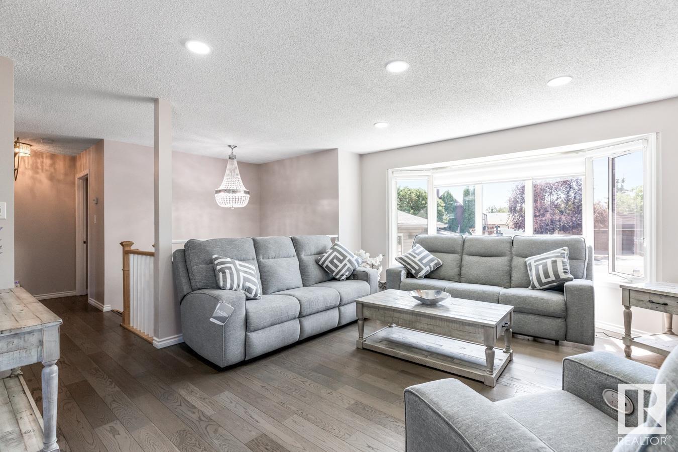 255 HUMBERSTONE RD NW