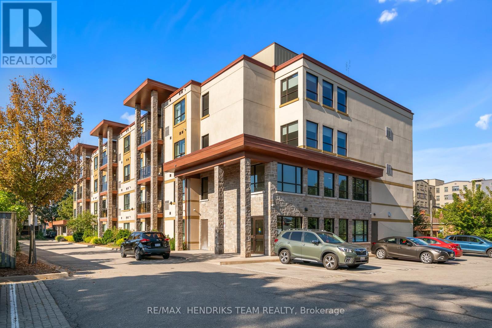 201 - 26 WELLINGTON STREET