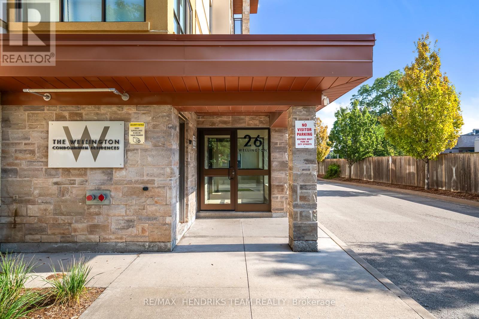 201 - 26 WELLINGTON STREET