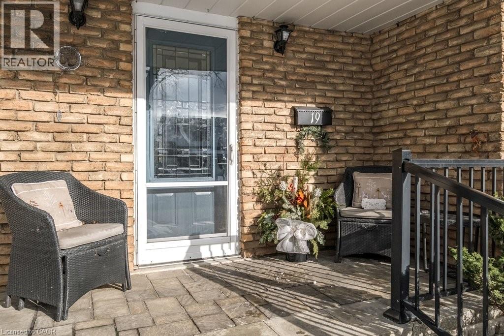 19 CHATEAU Court
