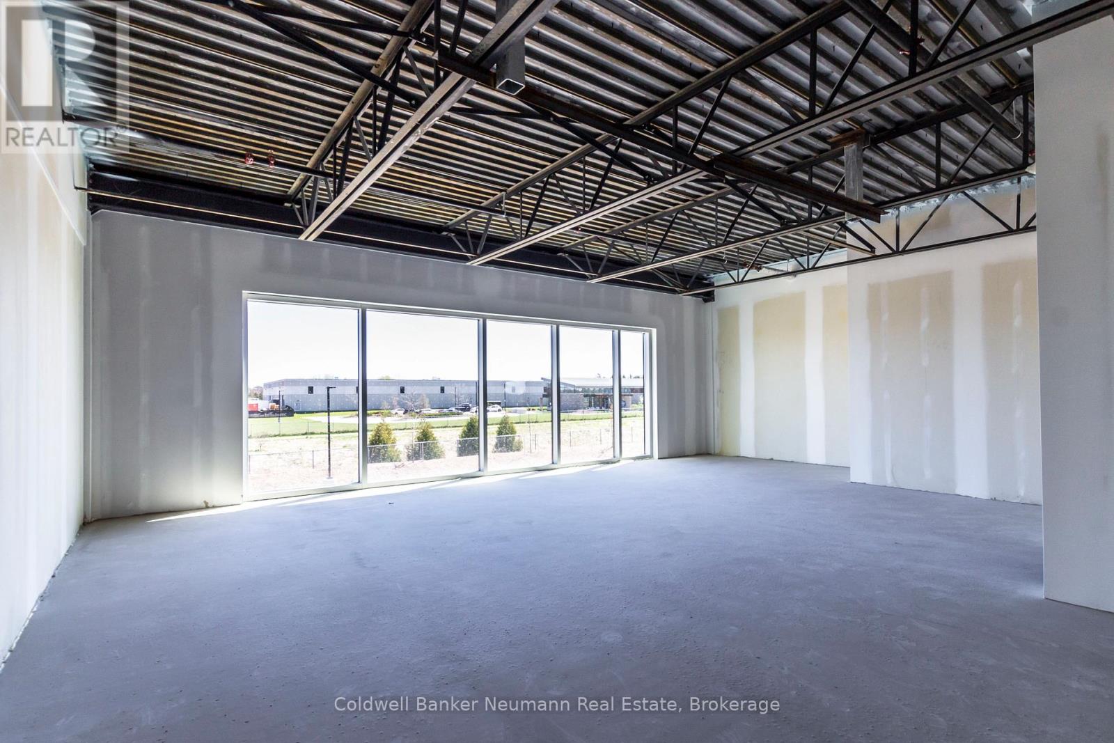 26 UPPER - 589 HANLON CREEK BOULEVARD