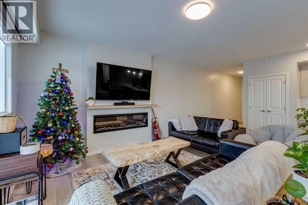 3204, 33 Carringham Gate NW