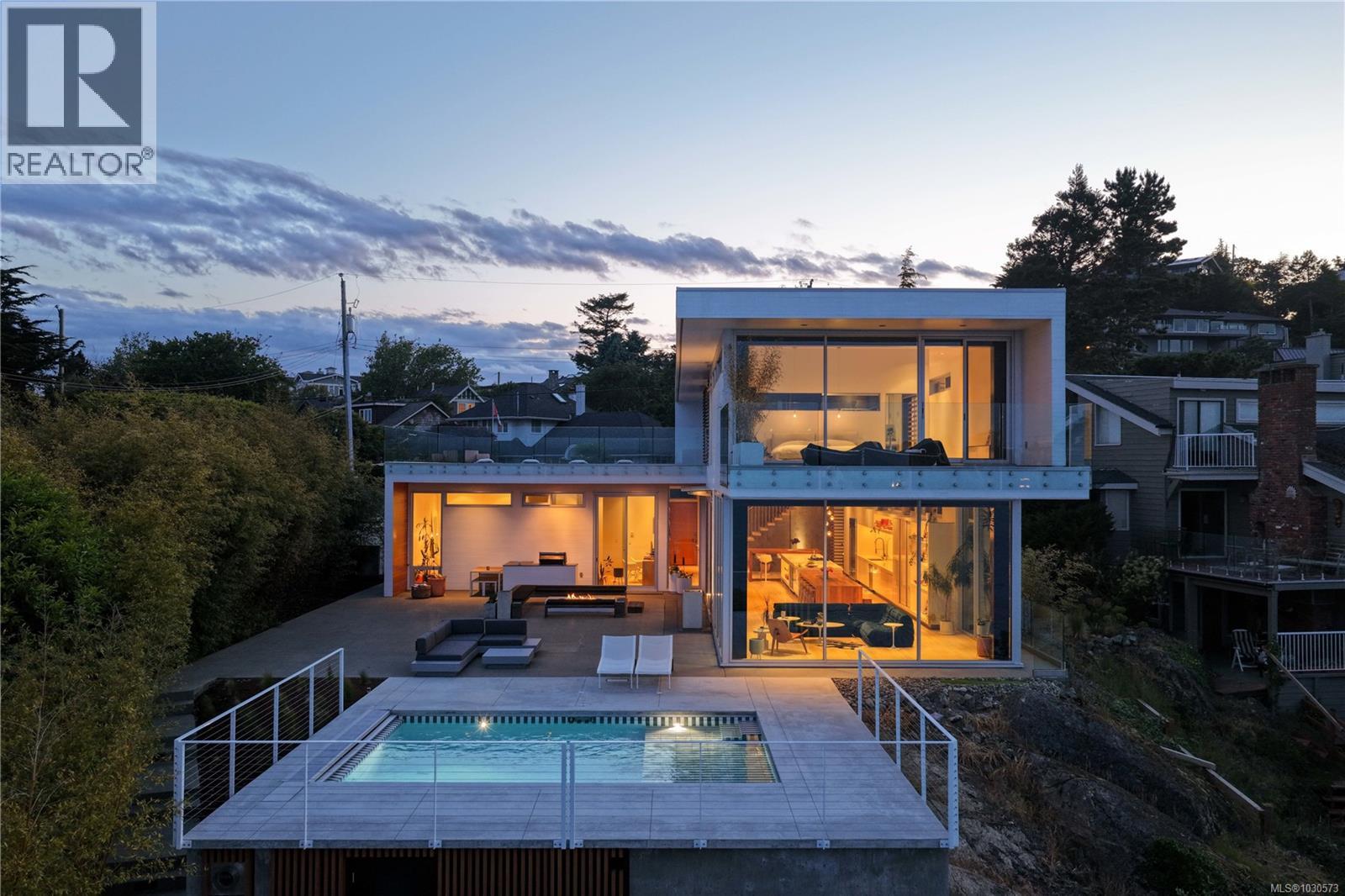 295 King George Terr