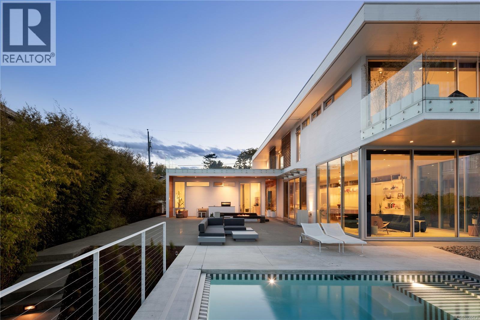 295 King George Terr