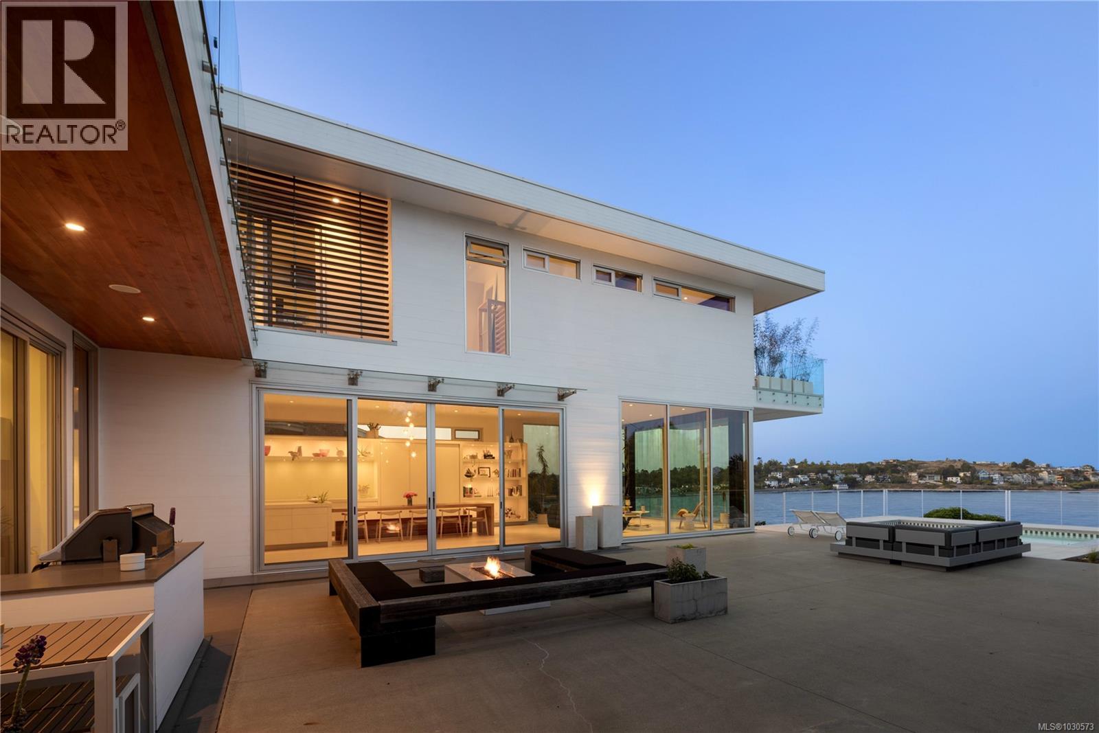 295 King George Terr