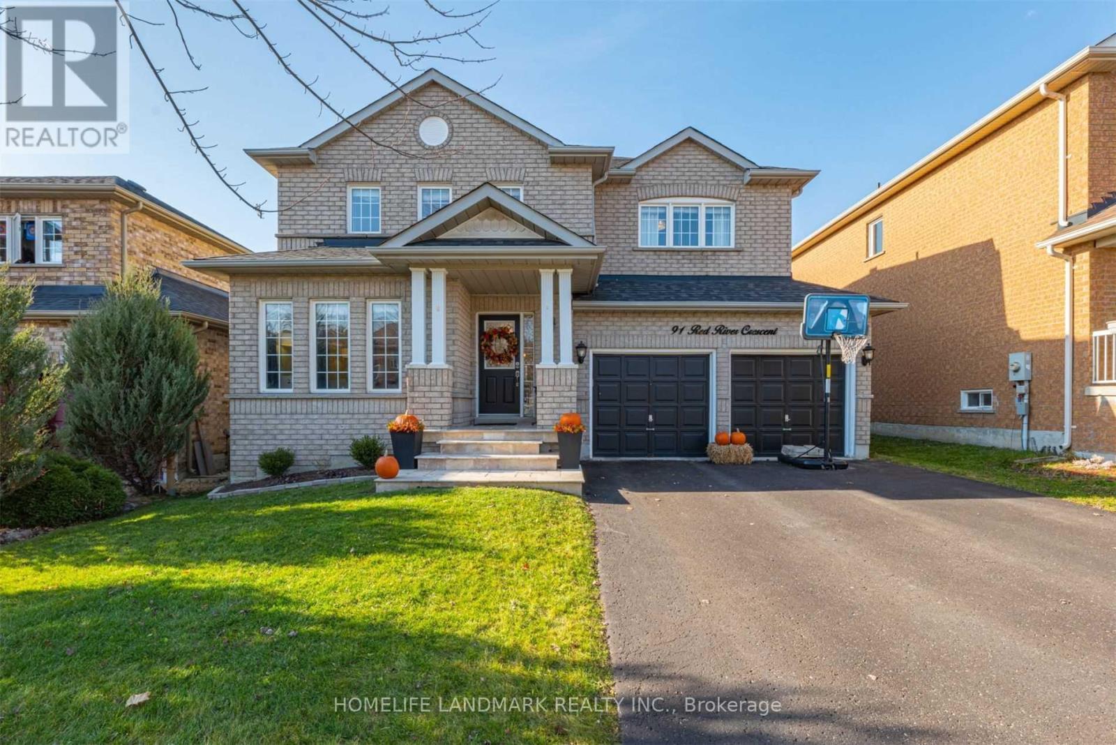 Photo 1 of 34 — 91 RED RIVER CRESCENT, Newmarket (Woodland Hill), ON L3X2R5