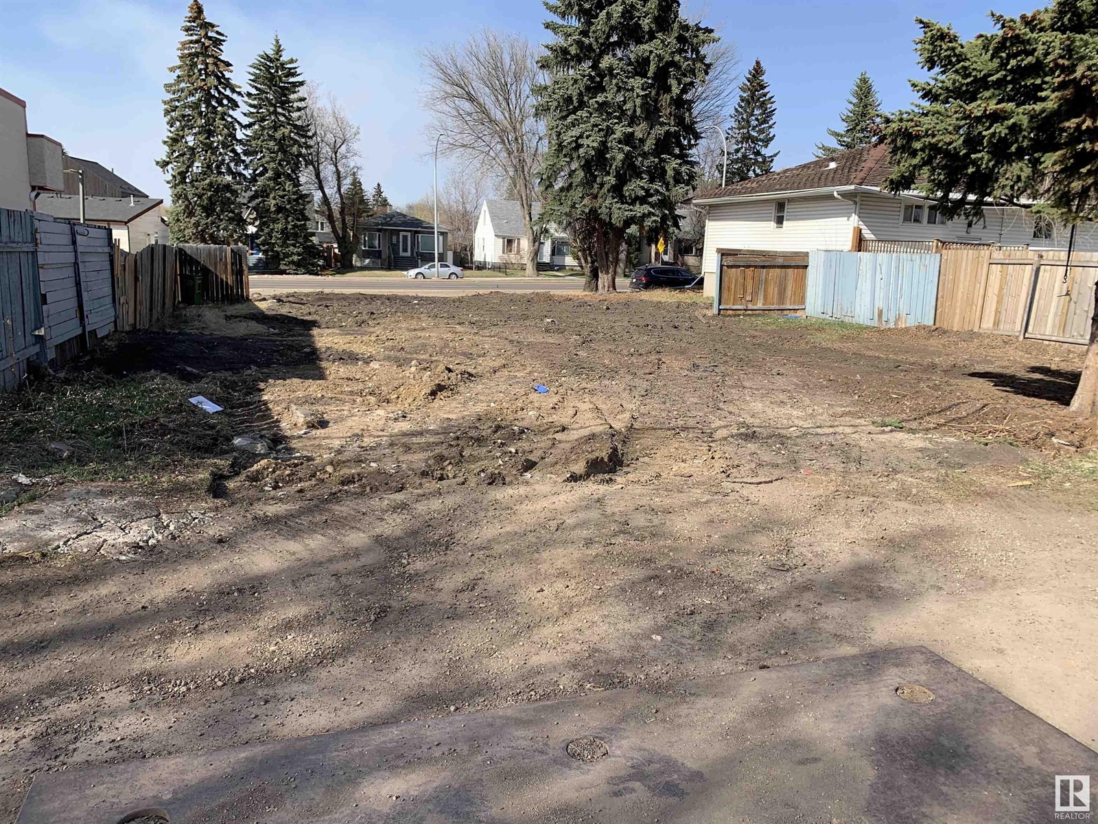 10823 61 AV NW
