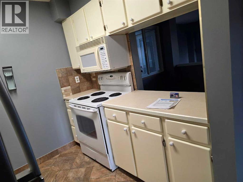 324, 860 Midridge Drive SE