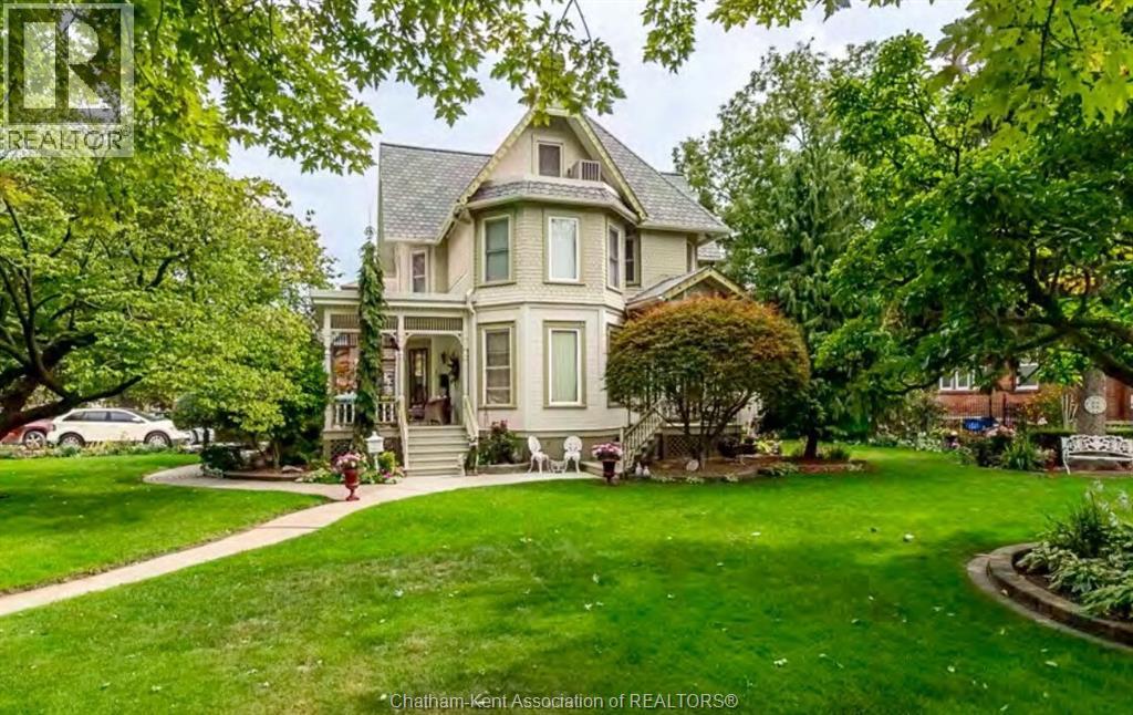 Photo 1 of 10 — 374 King STREET West, Chatham, ON N7M1G4